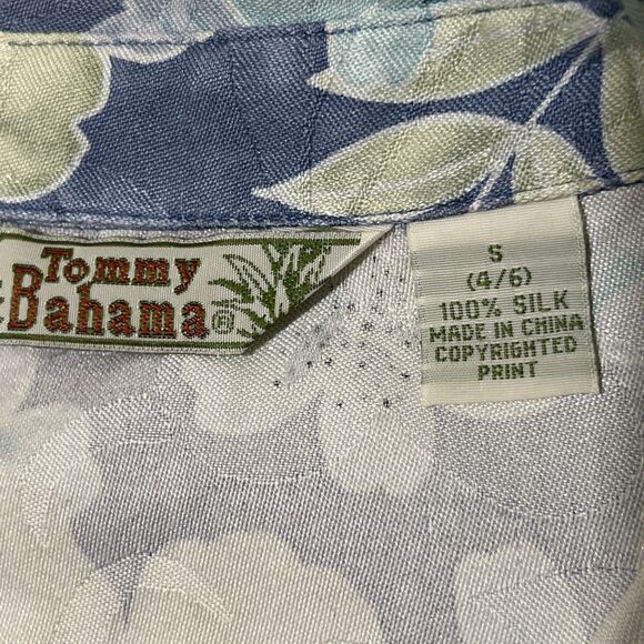 2 Tommy Bahama 100% SILK Sleeveless Hawaiian Shirt Floral Tropical Button S - Picture 12 of 16
